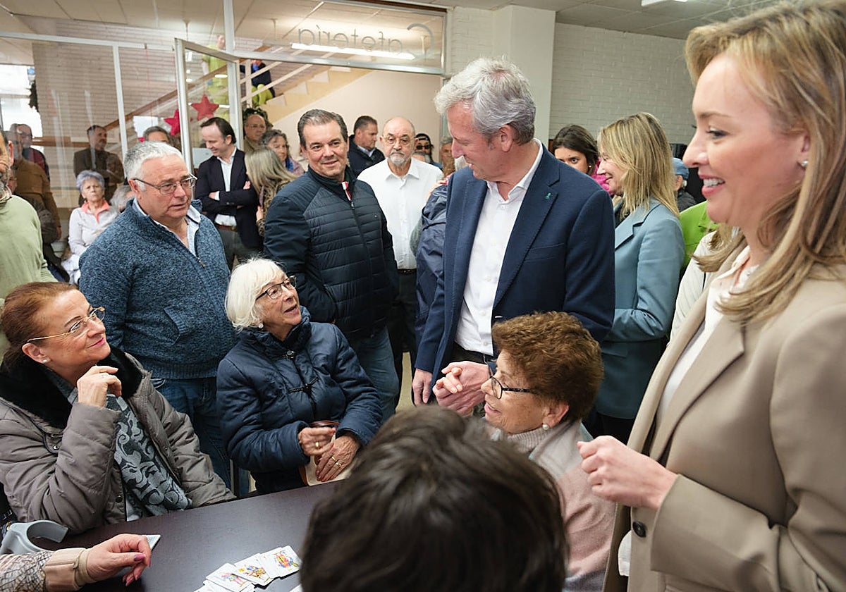 Alfonso Rueda, este miércoles, durante su visita a la residencia de tiempo libre de Panxón