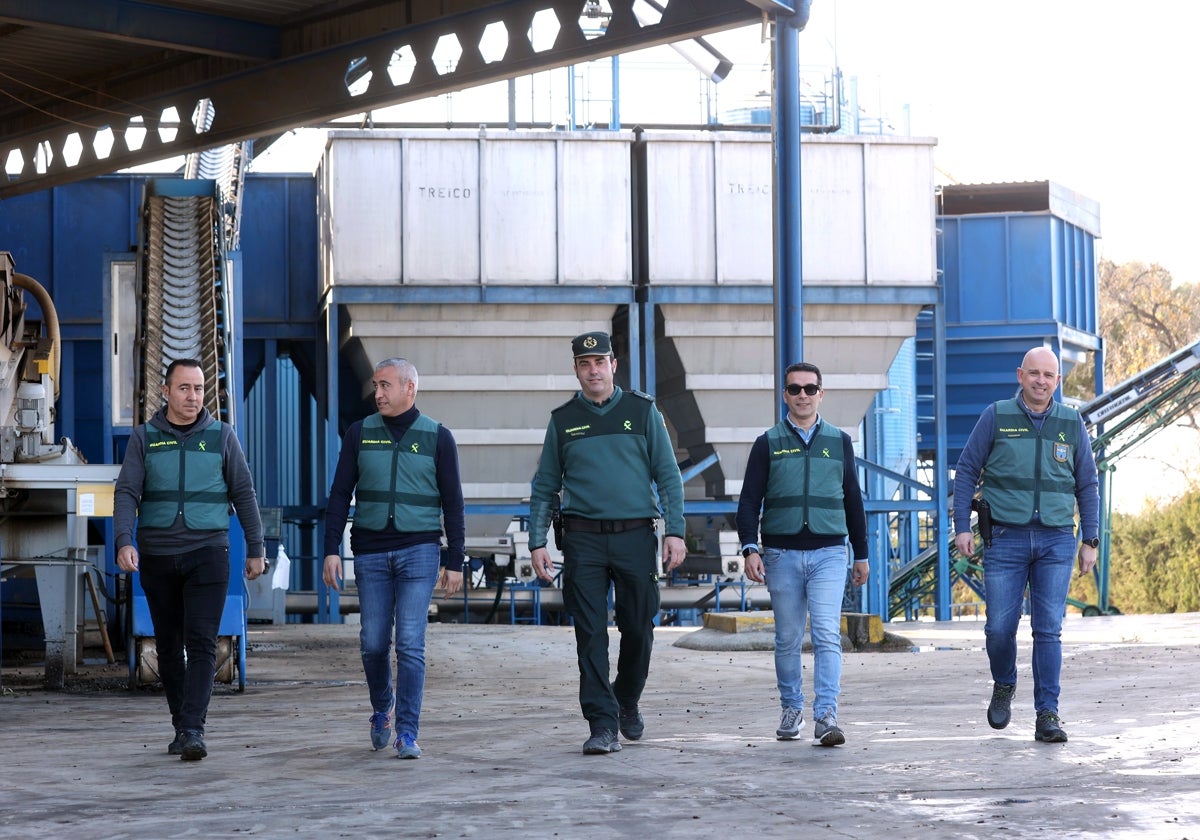 Los agentes del Equipo Roca del Sur de Córdoba, junto al teniente Reina (centro)