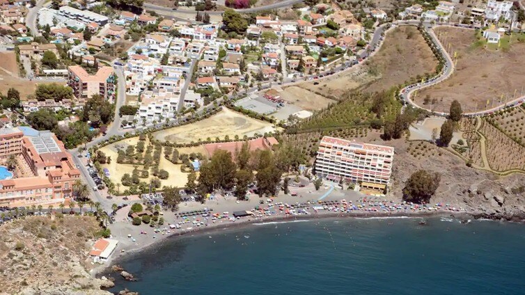 Una inmobiliaria fantasma estafa 840.000 euros a más de 60 clientes en la costa de Granada