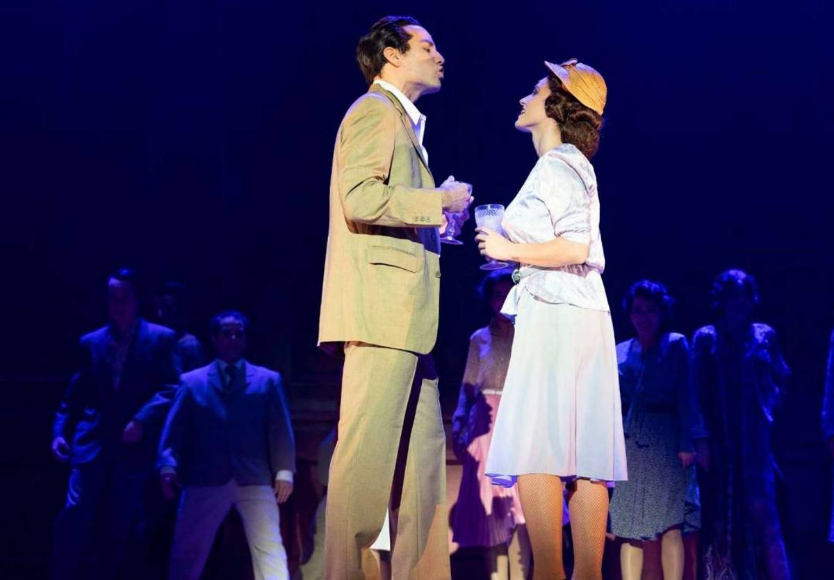 Un momento del musical 'El tiempo entre costuras'