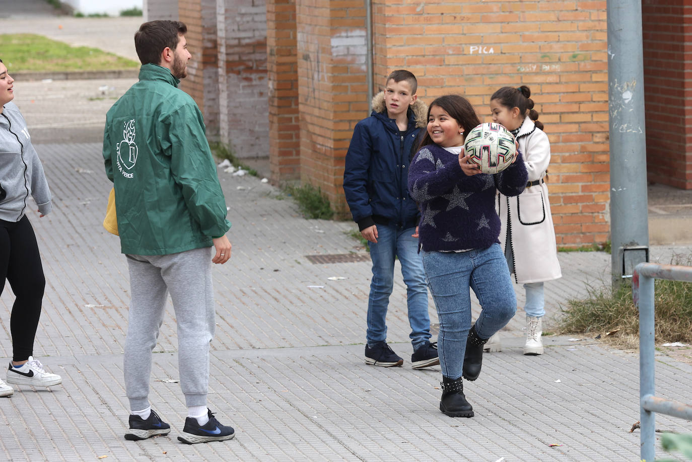 Fotos: el trabajo solidario del proyecto La Puerta Verde en el Guadalquivir