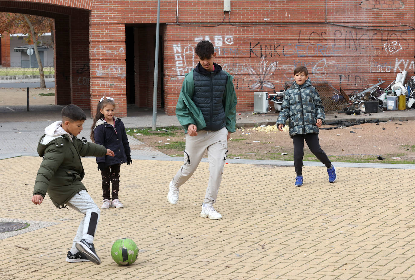 Fotos: el trabajo solidario del proyecto La Puerta Verde en el Guadalquivir