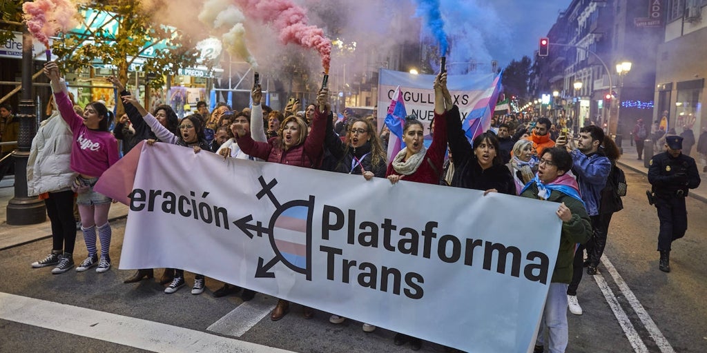 La reforma de la ley Trans aviva los ataques de la izquierda contra Ayuso