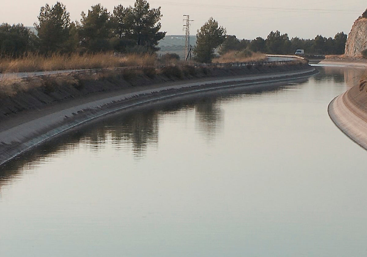 Canal principal de la zona regable del Genil-Cabra