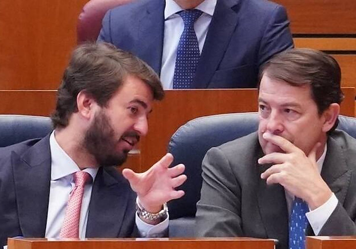 Mañueco en una imagen de archivo junto a su vicepresidente García Gallardo (Vox)