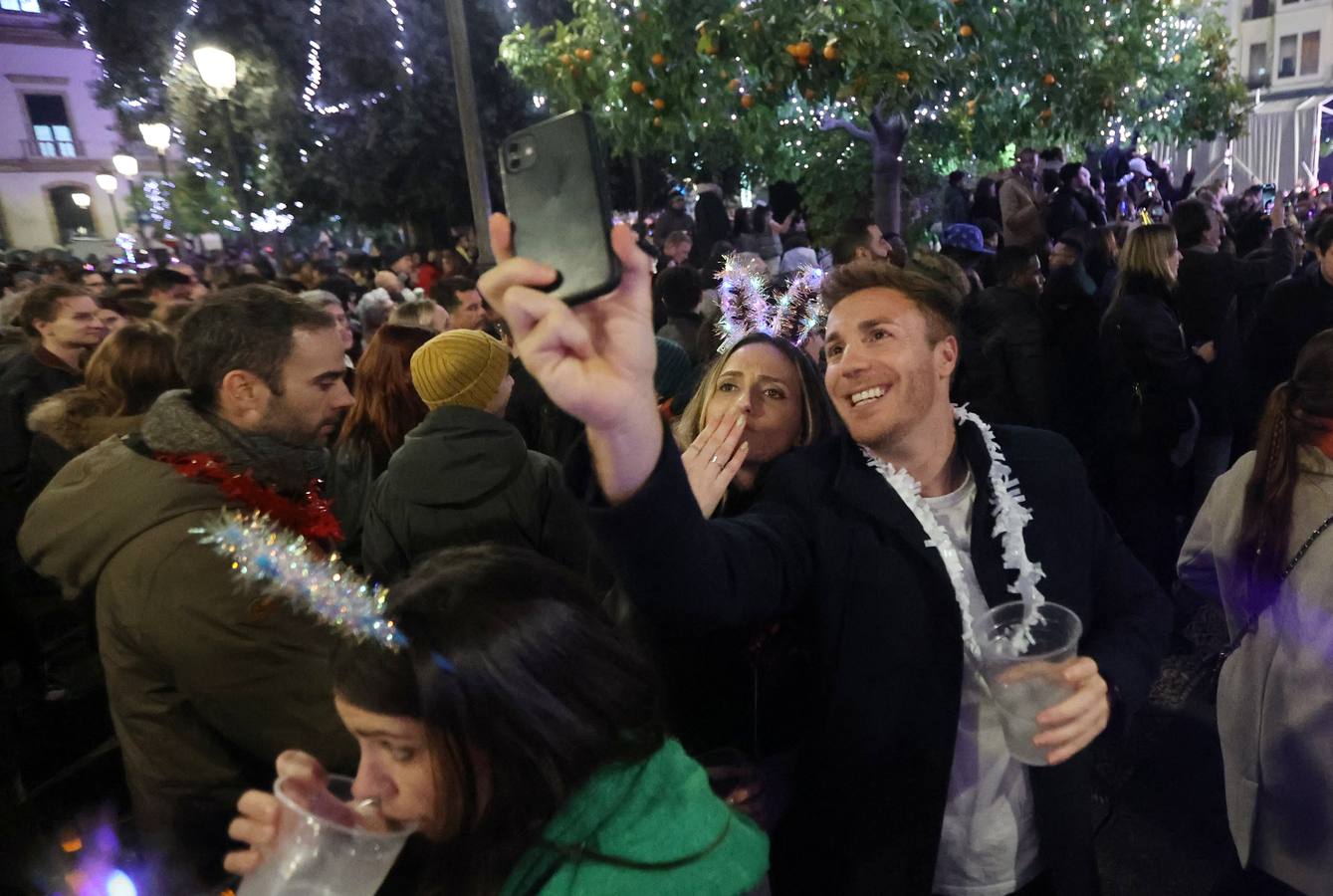 Fotos: Córdoba da la bienvenida a 2024 en una gran fiesta en Las Tendillas