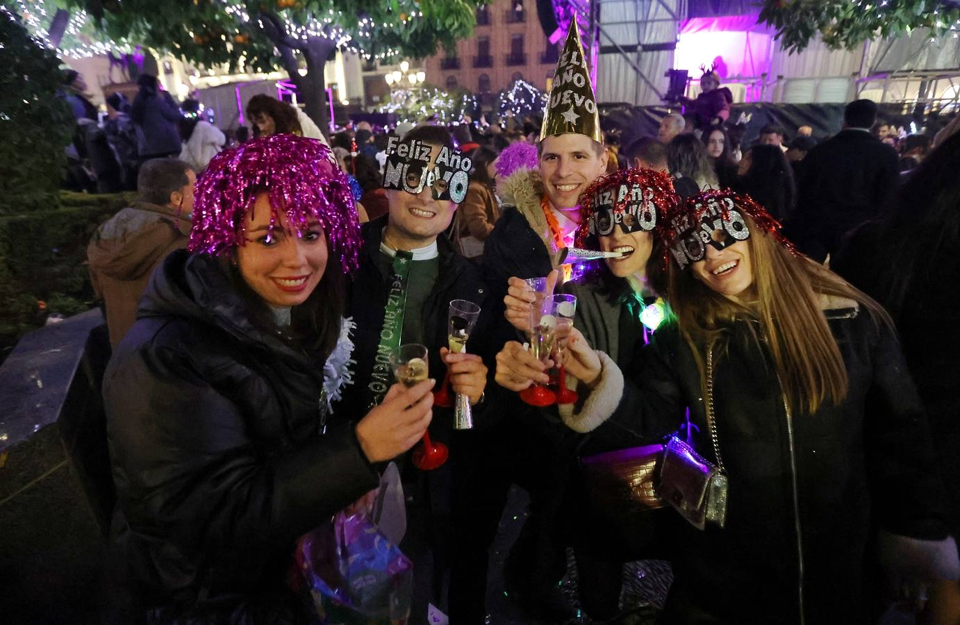 Fotos: Córdoba da la bienvenida a 2024 en una gran fiesta en Las Tendillas