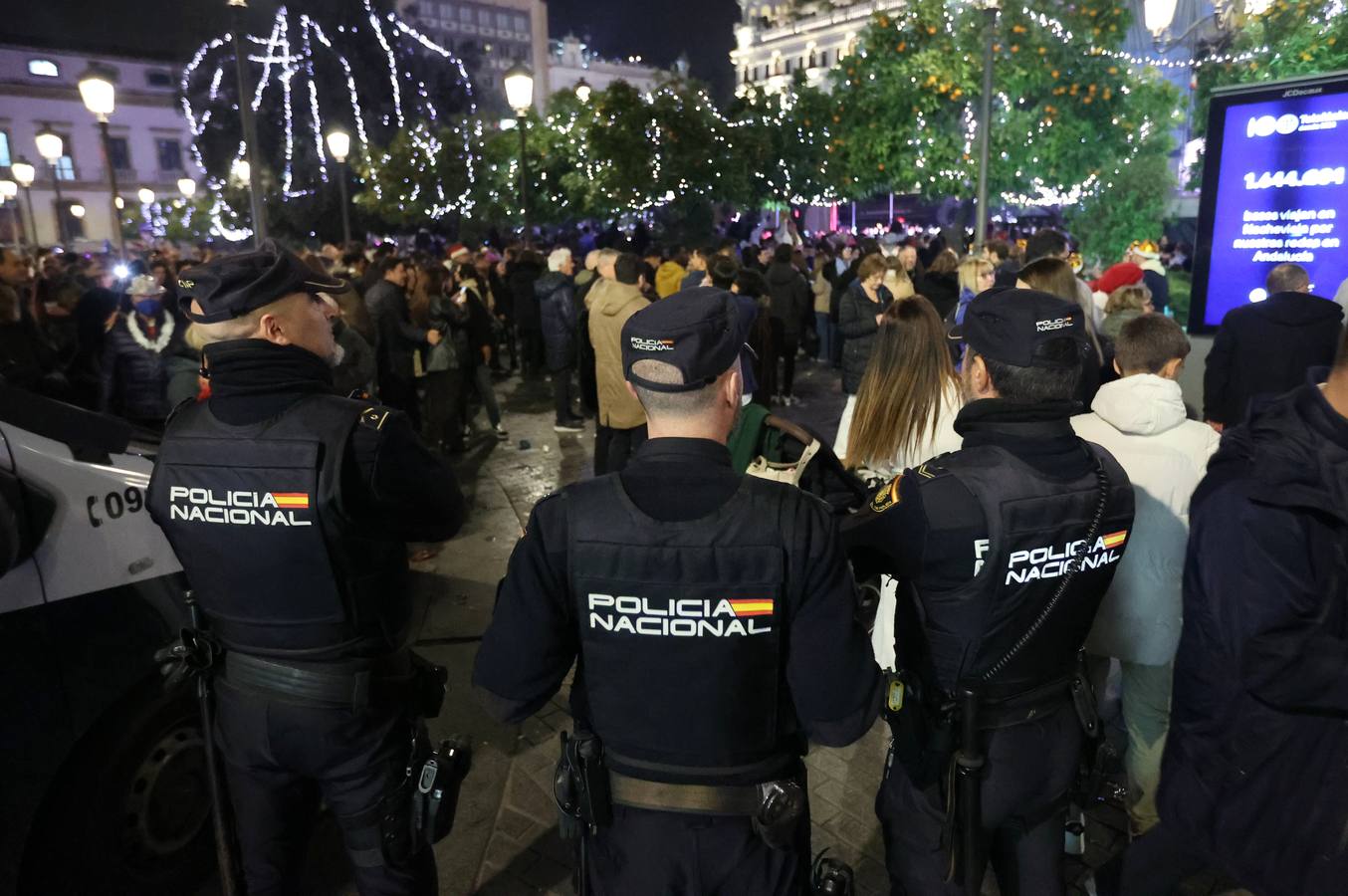 Fotos: Córdoba da la bienvenida a 2024 en una gran fiesta en Las Tendillas