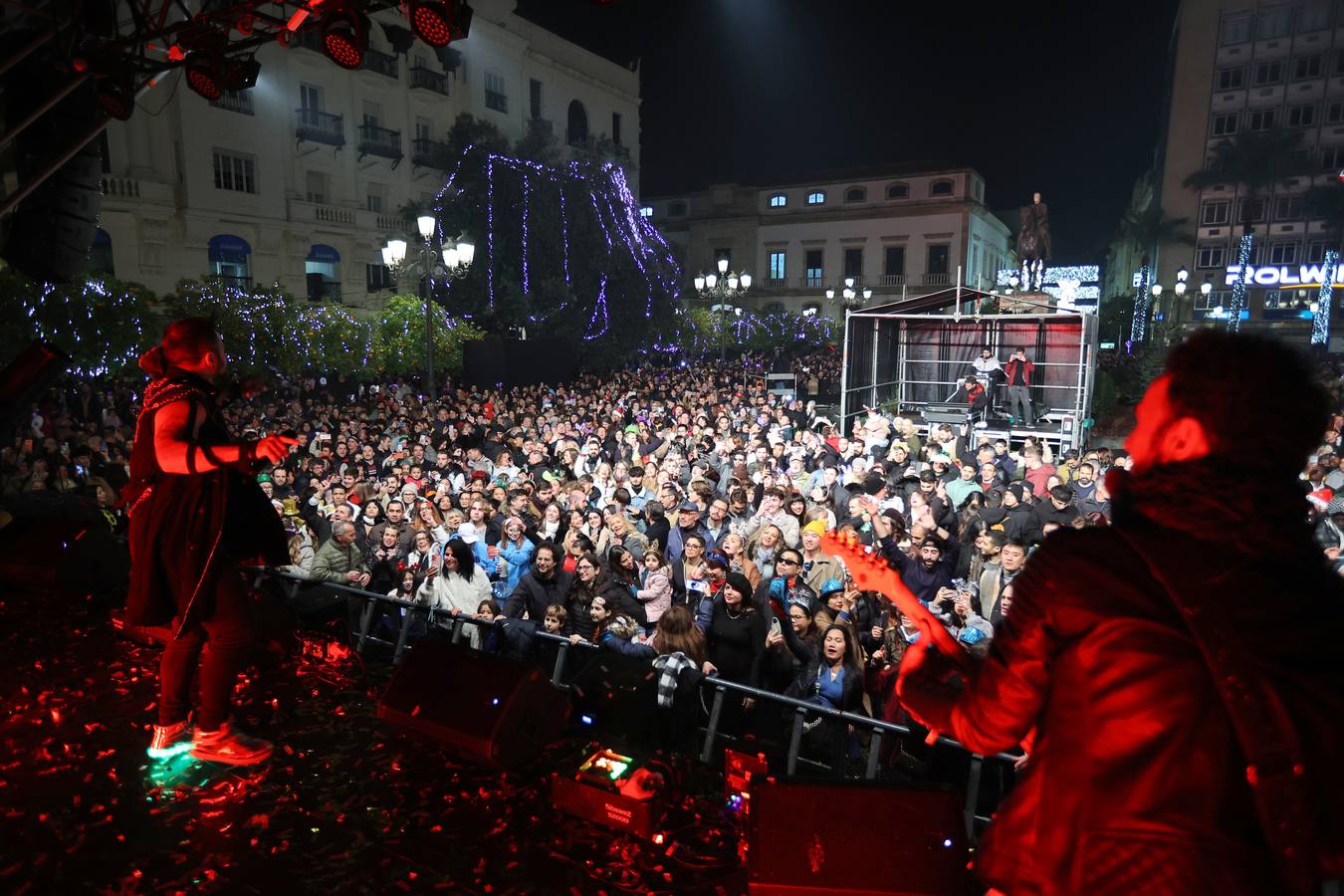 Fotos: Córdoba da la bienvenida a 2024 en una gran fiesta en Las Tendillas