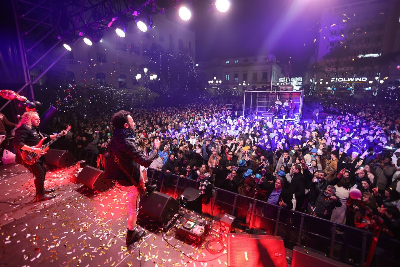 Fotos: Córdoba da la bienvenida a 2024 en una gran fiesta en Las Tendillas