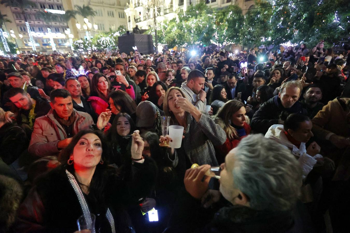 Fotos: Córdoba da la bienvenida a 2024 en una gran fiesta en Las Tendillas