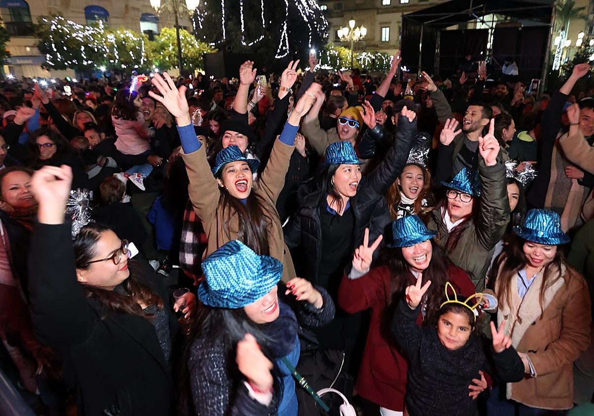 Miles de personas en la plaza de las Tendillas de Córdoba esta pasada Nochevieja
