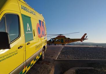 Accidente en Córdoba: Un hombre, herido muy grave tras despeñarse su coche al pantano de Iznájar