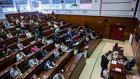 Oposiciones en Andalucía en 2024: todos los detalles de las más de 2.000 plazas de administrativo que ha publicado la Junta