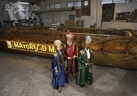 La cabalgata de Reyes de Madrid homenajea a los mayores: raíces de mimbre para unir a abuelos y nietos