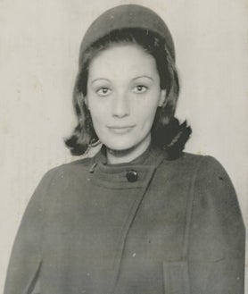 Imagen secundaria 2 - Arriba, la tripulación del avión: los pilotos Martínez Sánchez, Álvarez Caribe y la azafata María del Mar Ochoa López. Abajo, izq., Mariano Ventura. Dcha, la azafata Ochoa.