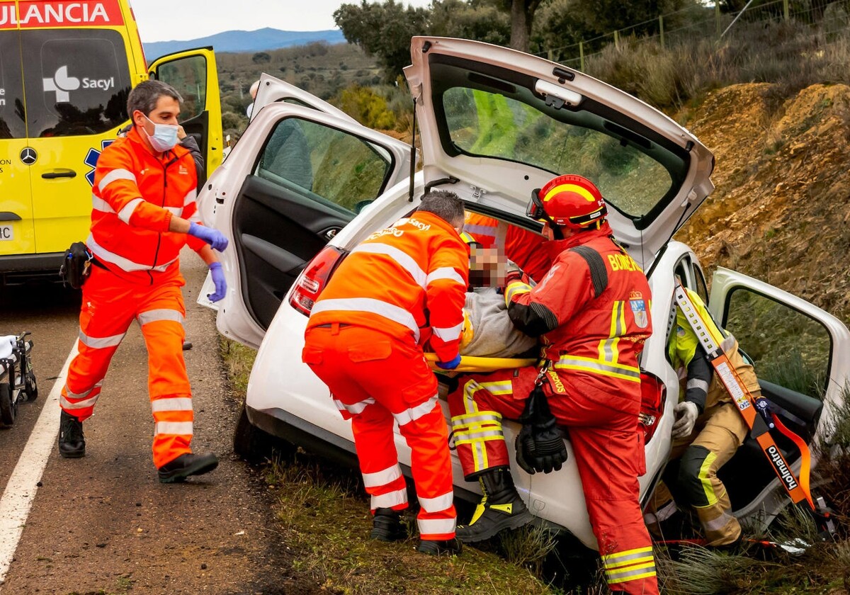 Los servicios de emergencias en el lugar del accidente