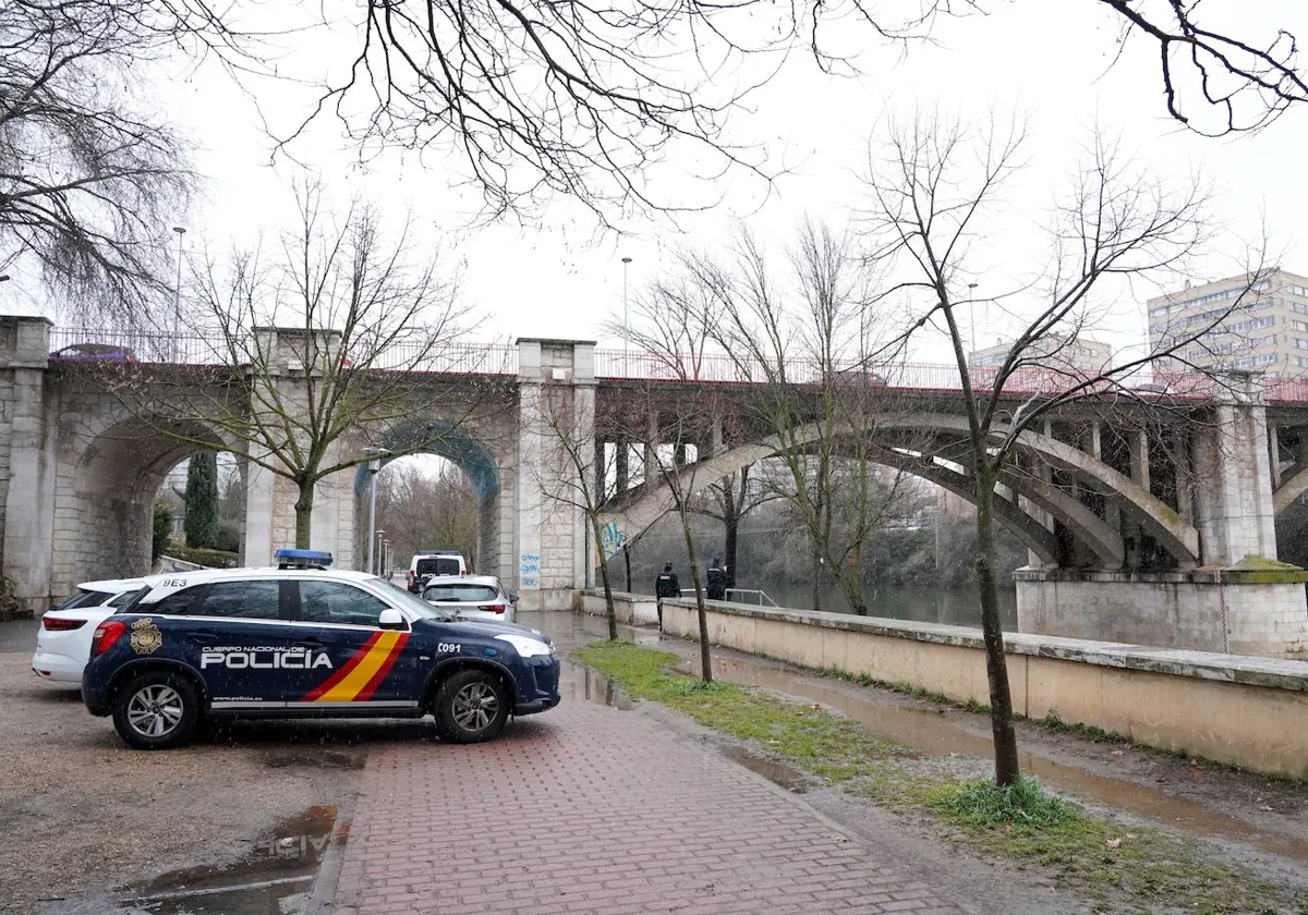 La Policía, junto al río Pisuerga, en una imagen de archivo