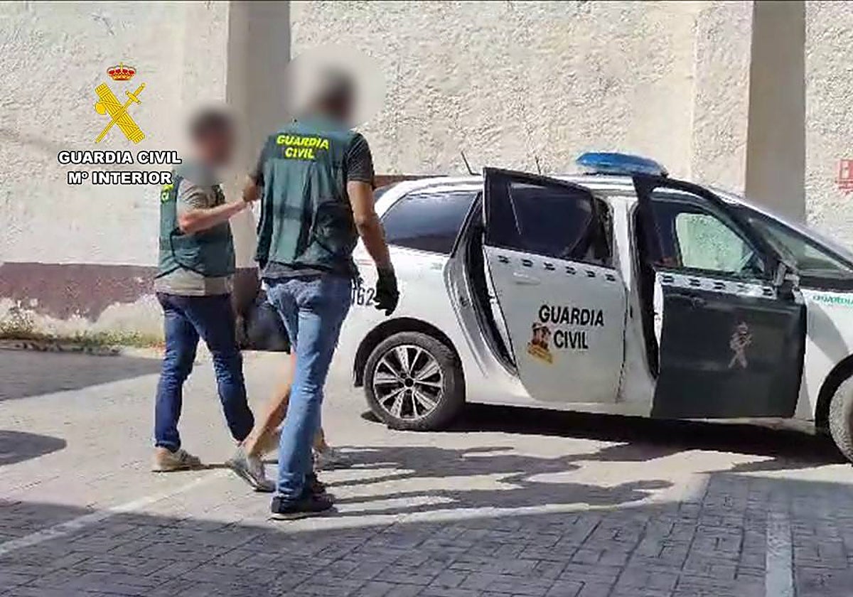 La Guardia Civil detiene a un proxeneta en Villajoyosa (Alicante)