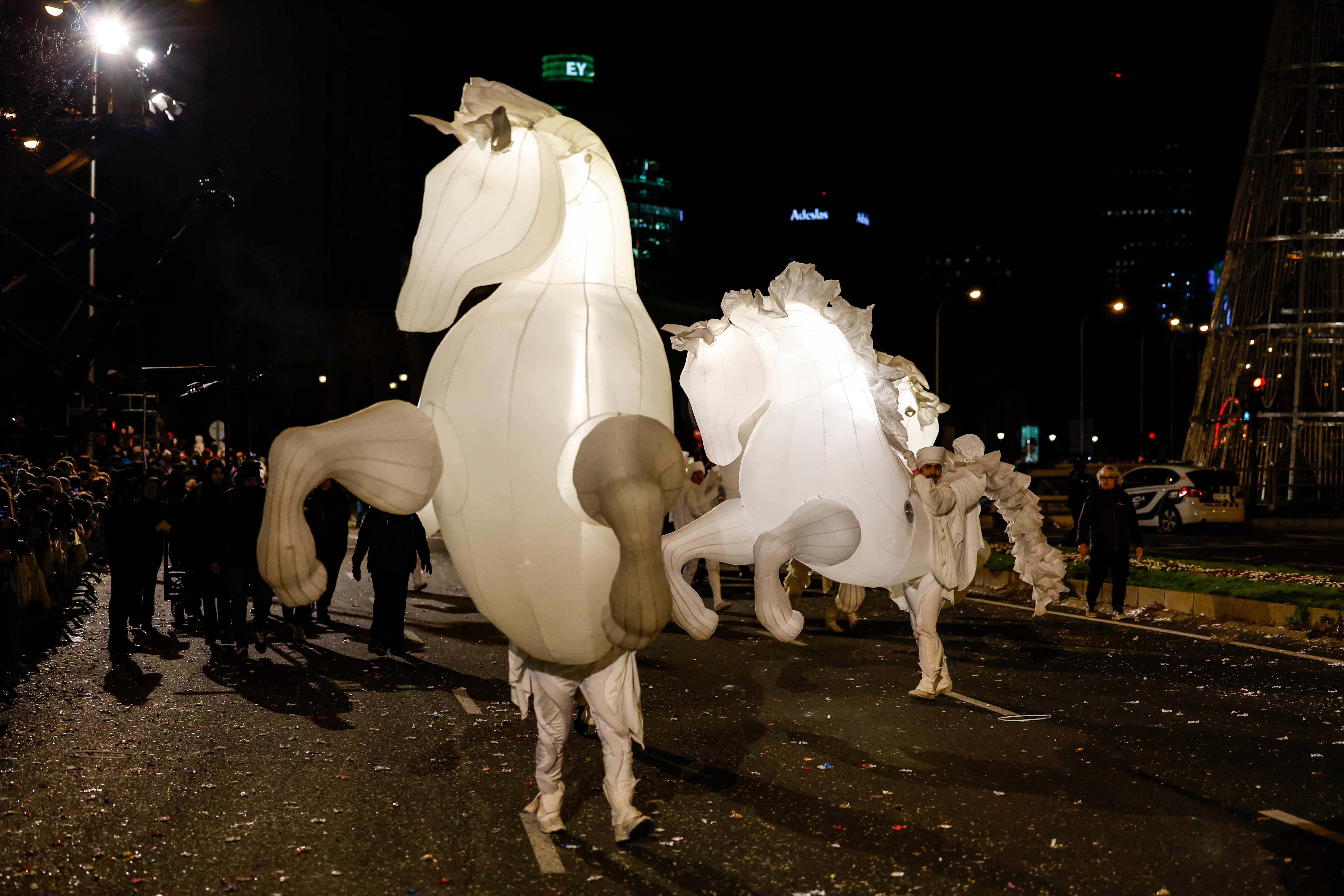 La cabalgata de Reyes en Madrid, en imágenes