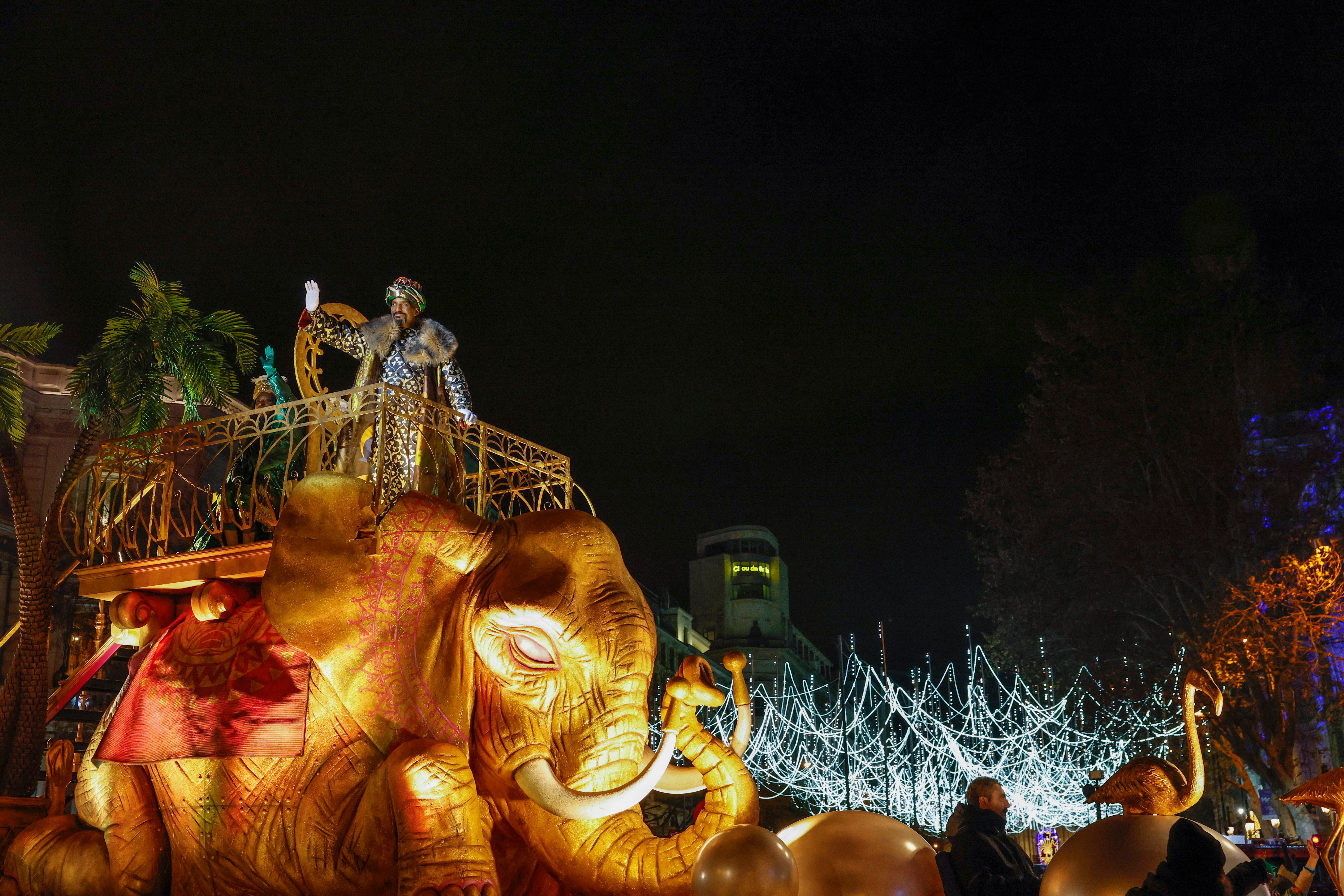 La cabalgata de Reyes en Madrid, en imágenes