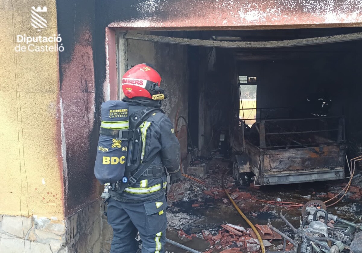 Imagen de archivo de los trabajos de bomberos de Castellón en un incendio