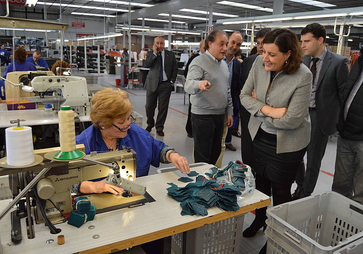 Imagen de archivo de una visita institucional a la empresa Pablosky en Fuensalida