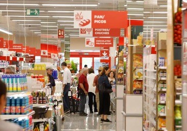 Supermercados y centros comerciales que abren en Granada el 6 de enero: estos son los horarios del Día de Reyes