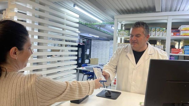 Venta de un test de gripe en la farmacia 24 horas de avenida de América