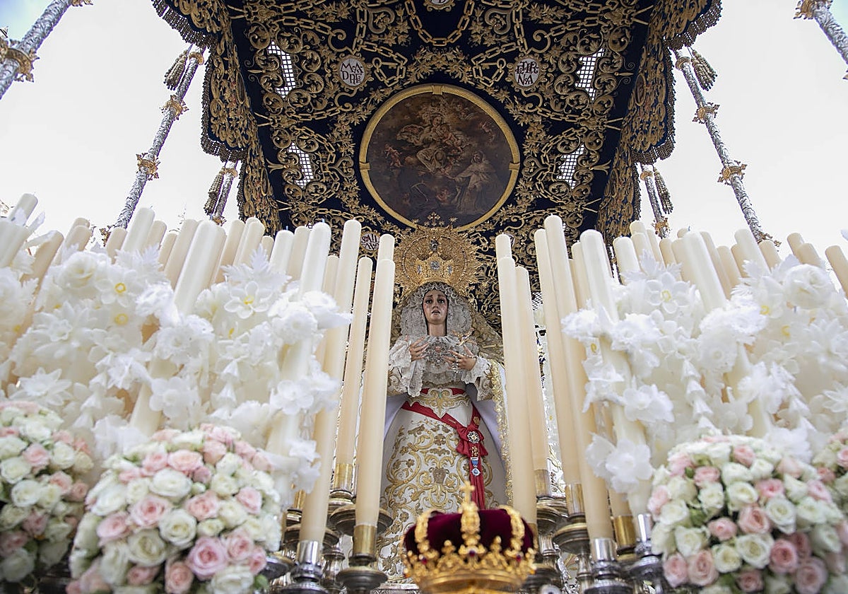Santa María de la Merced, bajo su palio, el Lunes Santo de 2023