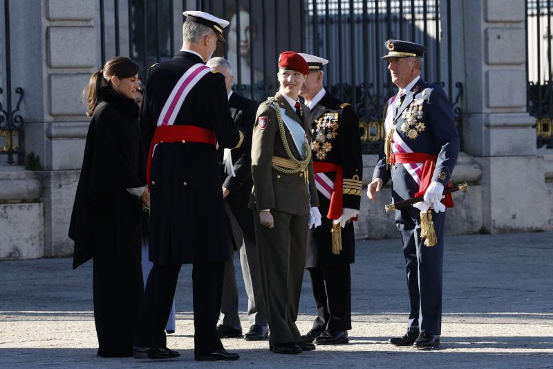 La Princesa Leonor, el Rey Felipe VI, y la Reina Letizia, este sábado en la Plaza de la Armería del Palacio Real durante la ceremonia de la Pascua Militar