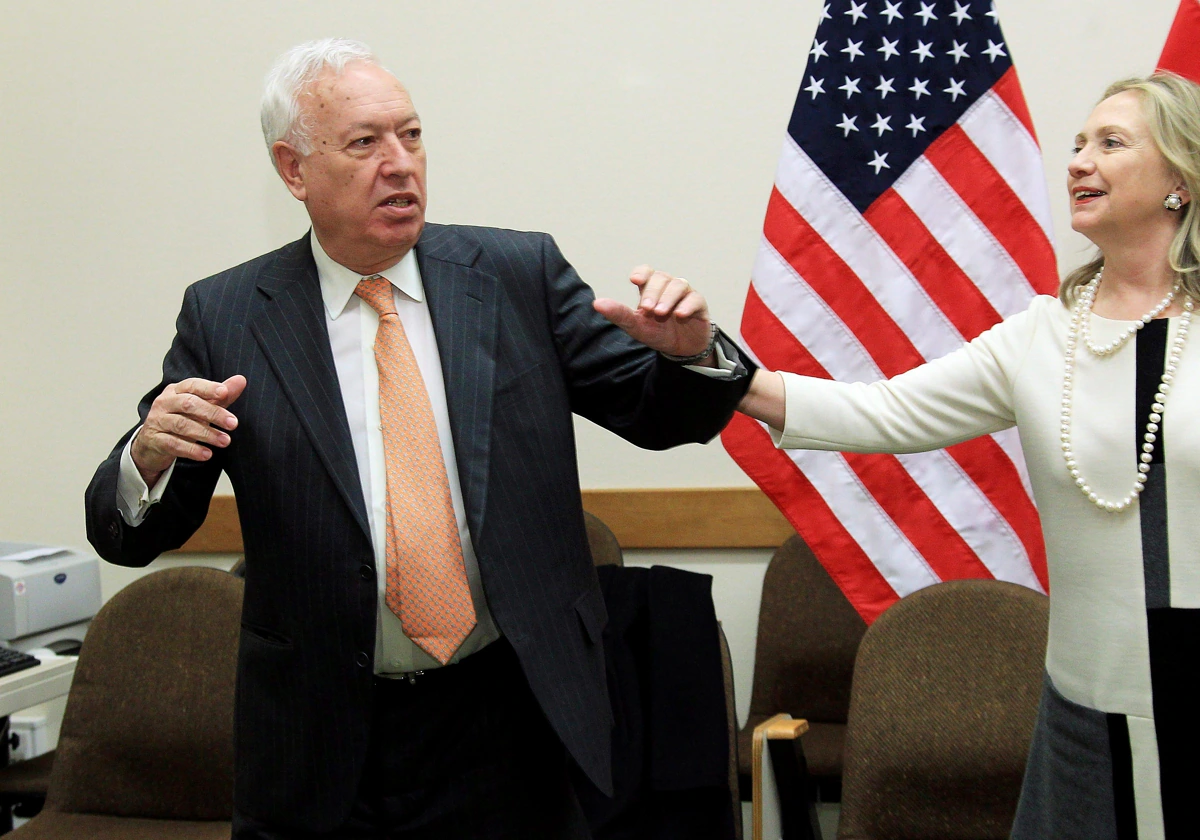 José Manuel García-Margallo y Hillary Clinton, durante un encuentro en 2012