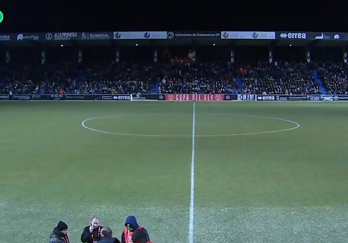 Apagón en el Reina Sofía durante el encuentro entre el Unionistas y el Villarreal