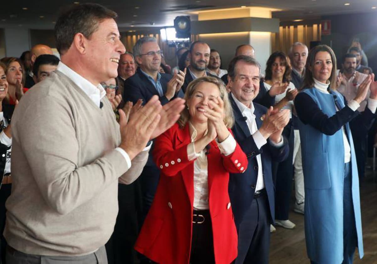 José R. Gómez Beteiro, Nadia Calviño, Abel Caballero y Lara Méndez (izquierda), en un acto en Santiago de Compostela en octubre