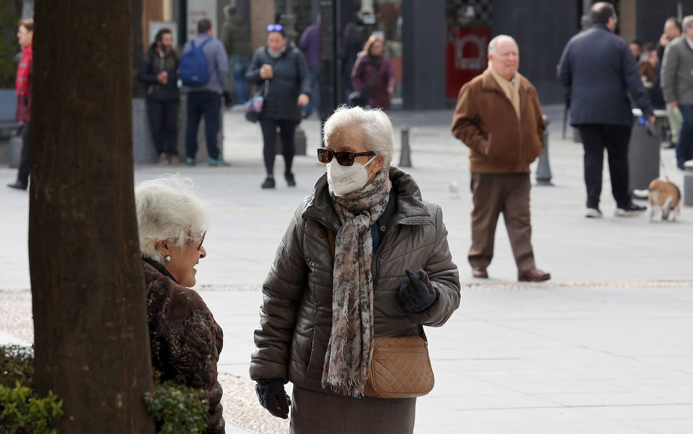 Fotos: las mascarillas se multiplican en Córdoba en pleno repunte de gripe, covid y catarros