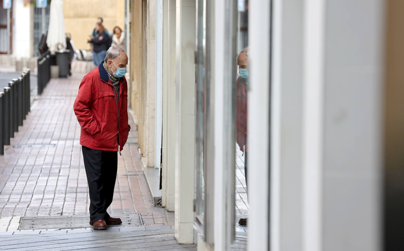 Fotos: las mascarillas se multiplican en Córdoba en pleno repunte de gripe, covid y catarros