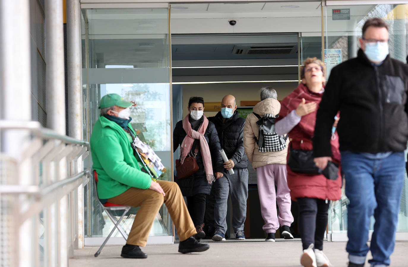 Fotos: las mascarillas se multiplican en Córdoba en pleno repunte de gripe, covid y catarros