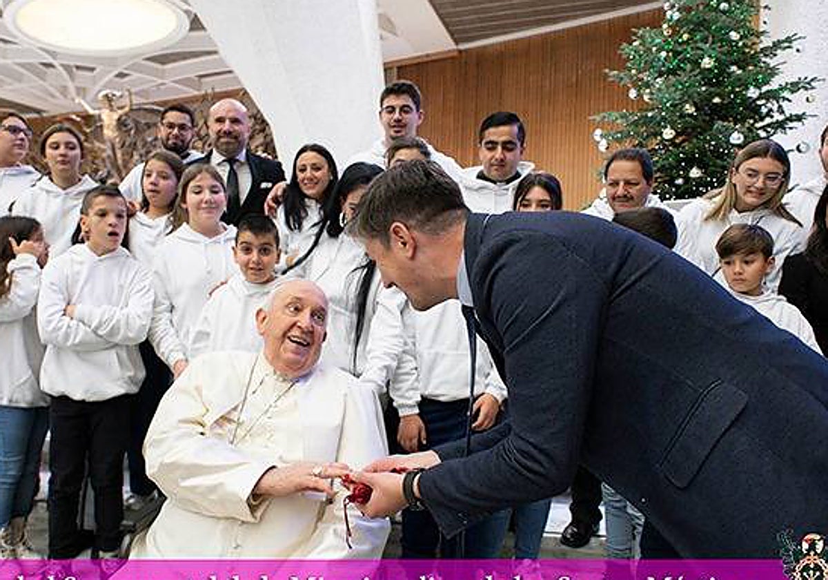 El Papa Francisco recibe en Roma la medalla de los Santos Mártires, de manos de Álvaro Vizcaíno