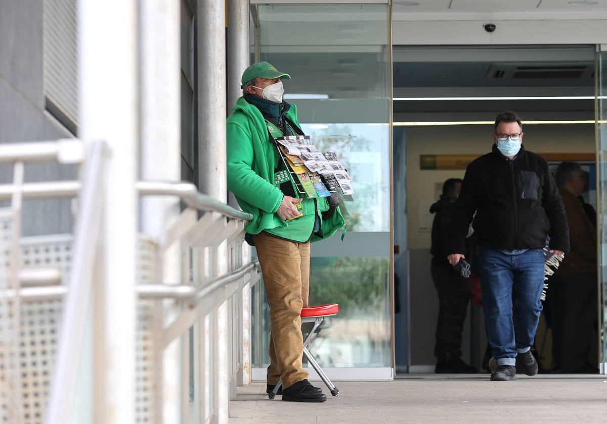 Fotos: las mascarillas se multiplican en Córdoba en pleno repunte de gripe, covid y catarros