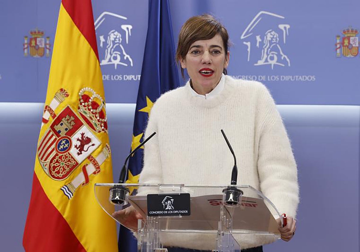La portavoz de Sumar, Marta Lois durante la rueda de prensa ofrecida en el marco de la reunión de la Junta de Portavoces celebrada este martes en el Congreso