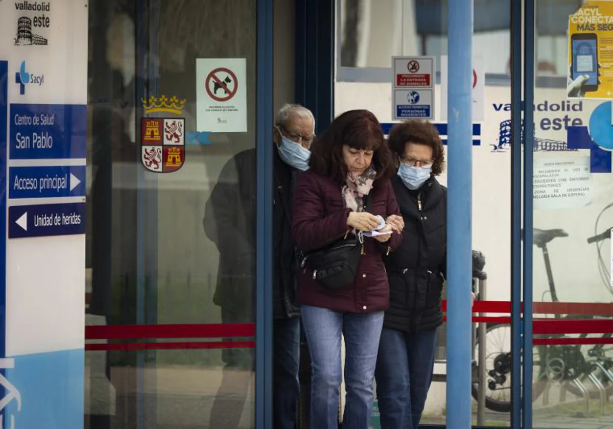 La mayor parte de los pacientes utiliza ya la mascarilla en los centros de salud y hospitales de la Comunidad