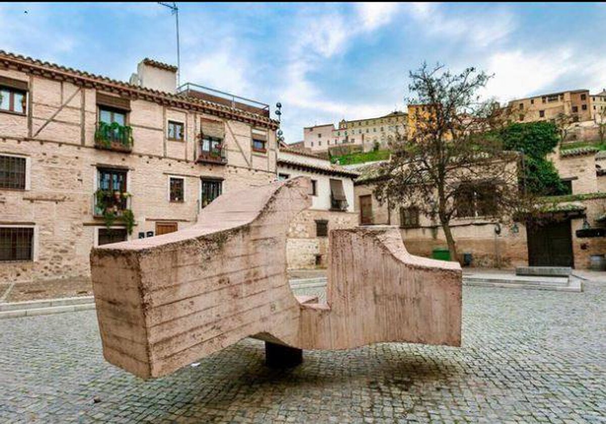 «Lugar de Encuentros V» ubicada en la Plaza de Alfonso VI