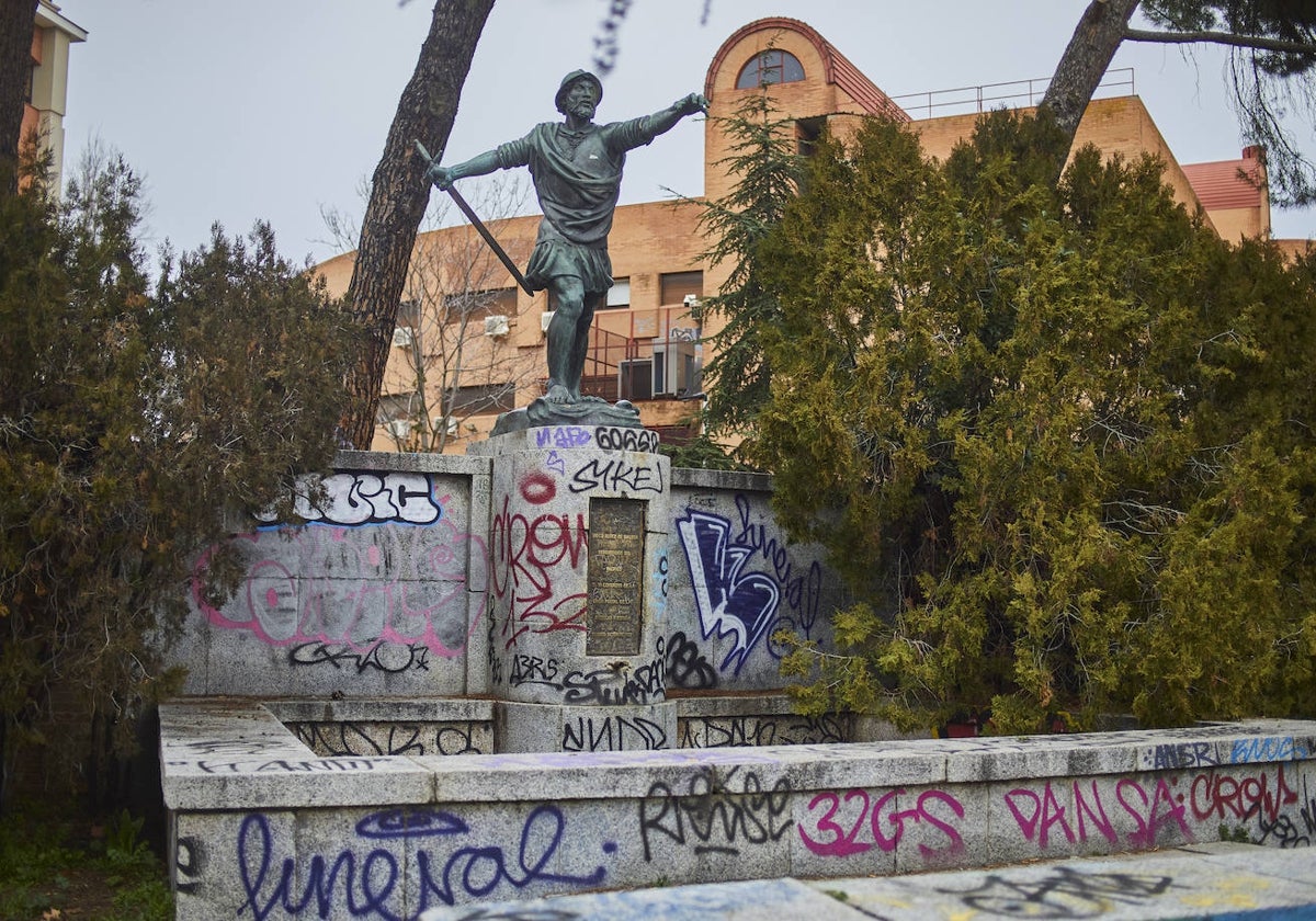 El estado del monumento a Núñez de Balboa, en Ciudad Universitaria