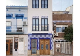 Art Decó y modernidad con cerámica 'Wow' para la reforma de una singular casa del Cabañal en Valencia