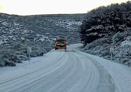 La Diputación de Ávila actúa en más de medio millar de kilómetros de 70 carreteras de la provincia por la nieve