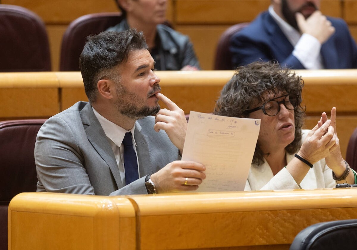 Gabriel Rufián y Teresa Jordà, de ERC, este miércoles en el Senado, durante el pleno del Congreso celebrado ahí por las obras en el hemiciclo de la Cámara Baja