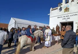 La ermita de Totanés  vuelve abrirse para recibir a los devotos de San Antón