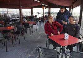 Los hosteleros Madrid, en jaque por los ladrones de sillas de terrazas: «Se llevaron 140 taburetes en cuestión de minutos»