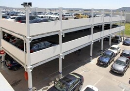 La Gerencia de Urbanismo de Córdoba estudia poner un parking prefabricado para vecinos en el espacio libre de su sede