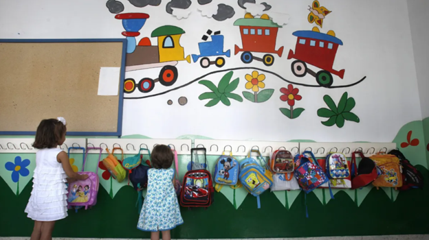 Imagen de archivo de dos niñas en un centro de Córdoba de primer ciclo de Educación Infantil